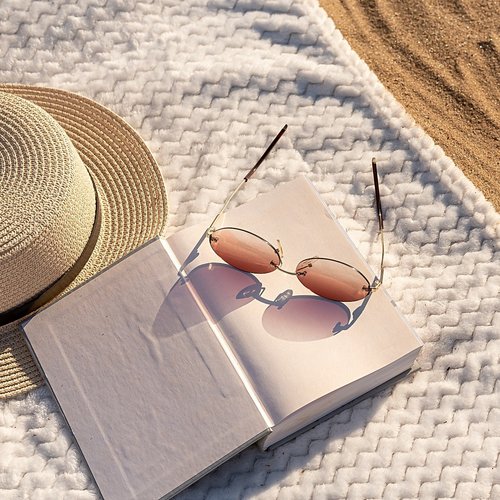 Čitate li na plaži? Koje vam je štivo omiljeno?
.
.
#supernovahrvatska #summer #book #love #enjoy